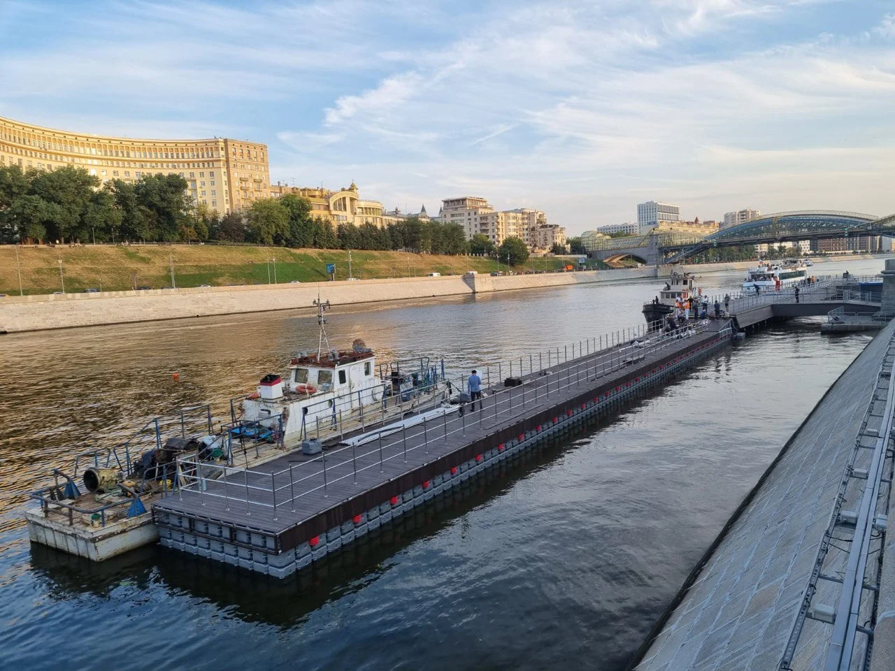 Москва-первое электросудно